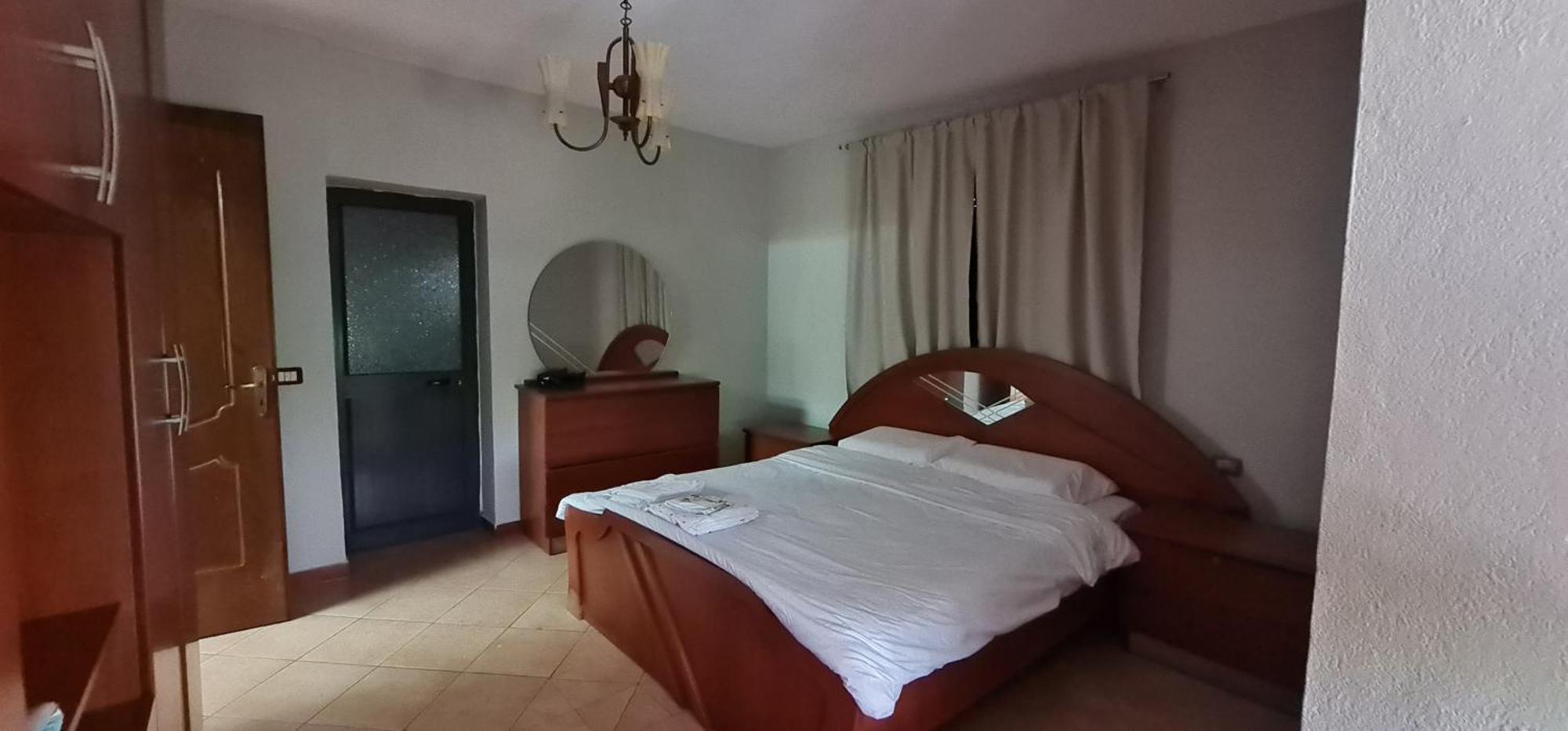 Calmly, Spacious Apartment Next To Usa Embassy Tirana Habitación foto